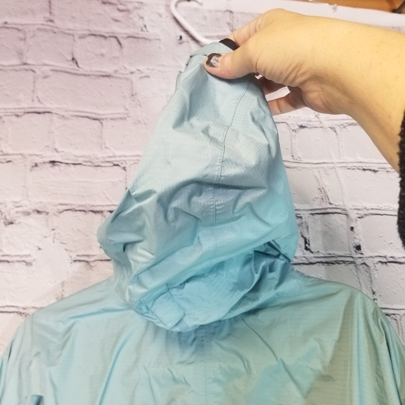 Marmot hooded rain jacket windbreaker - Picture 4 of 11